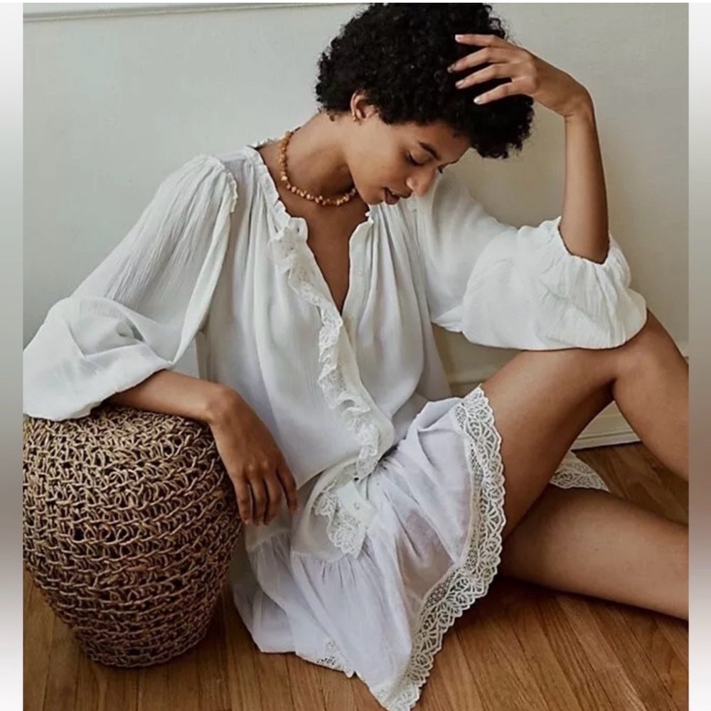 Free People Jeanette ruffled tunic in color “ivory” size M